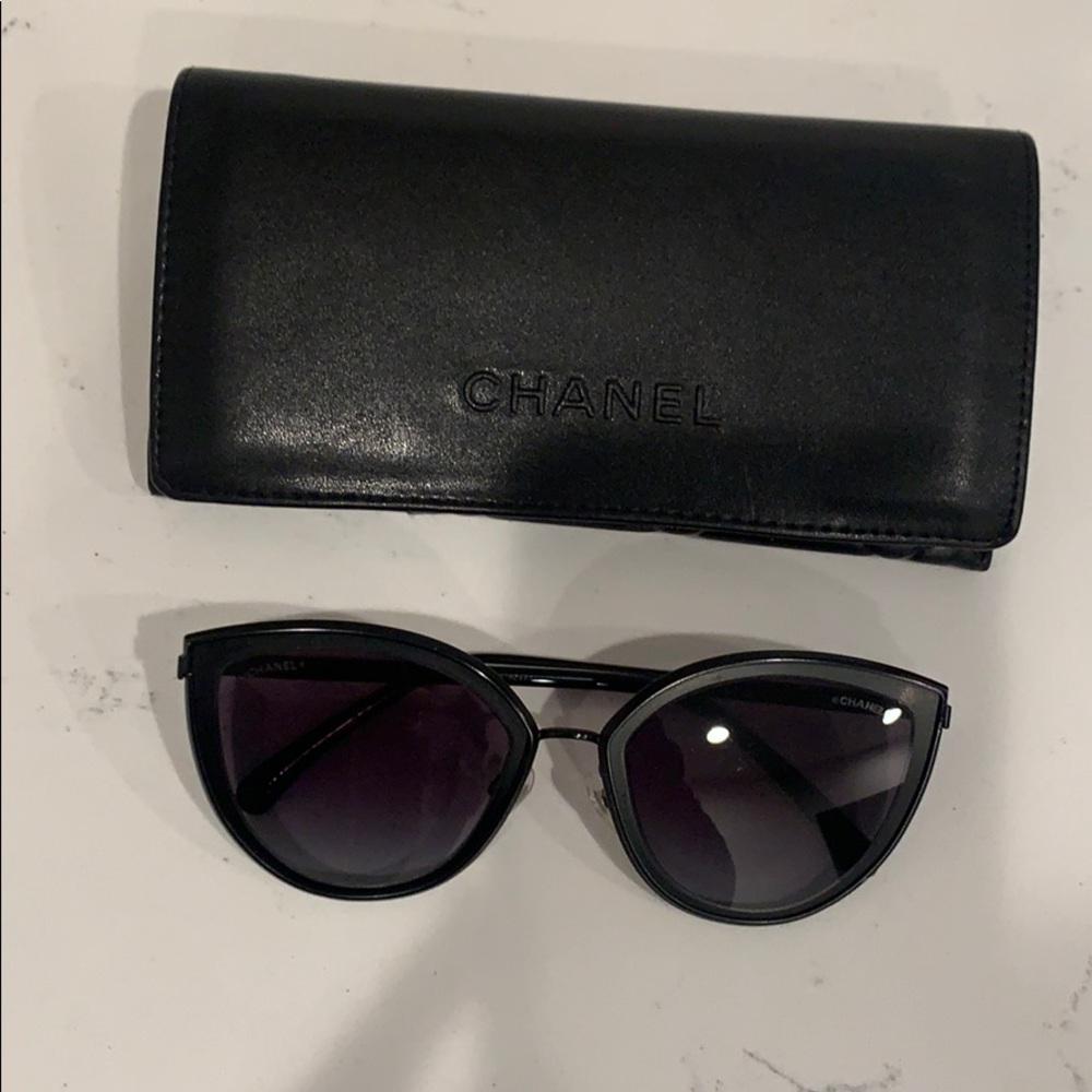 CHANEL cat eye sunglasses